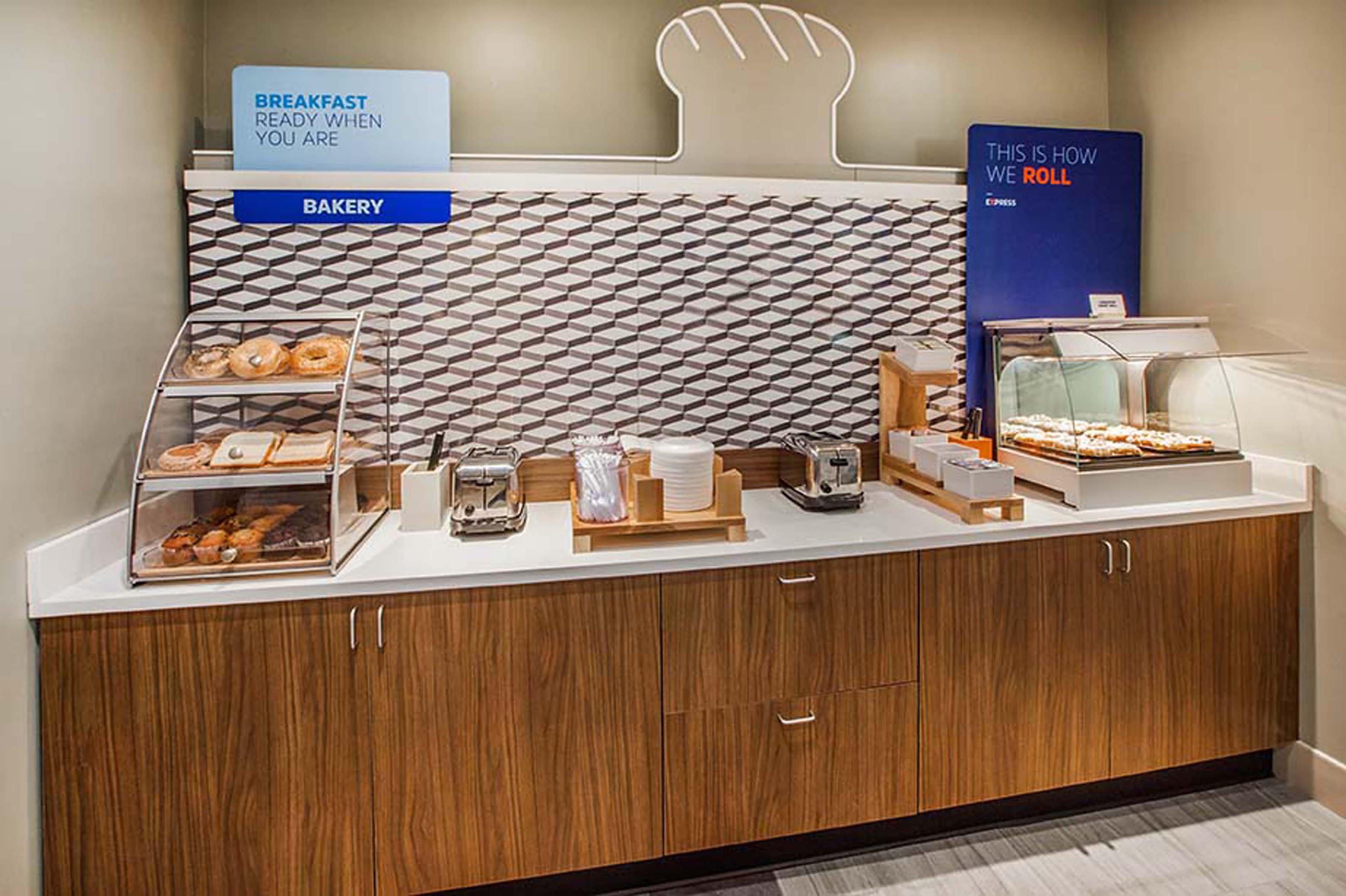 Holiday Inn Express & Suites Watsonville By Ihg Экстерьер фото