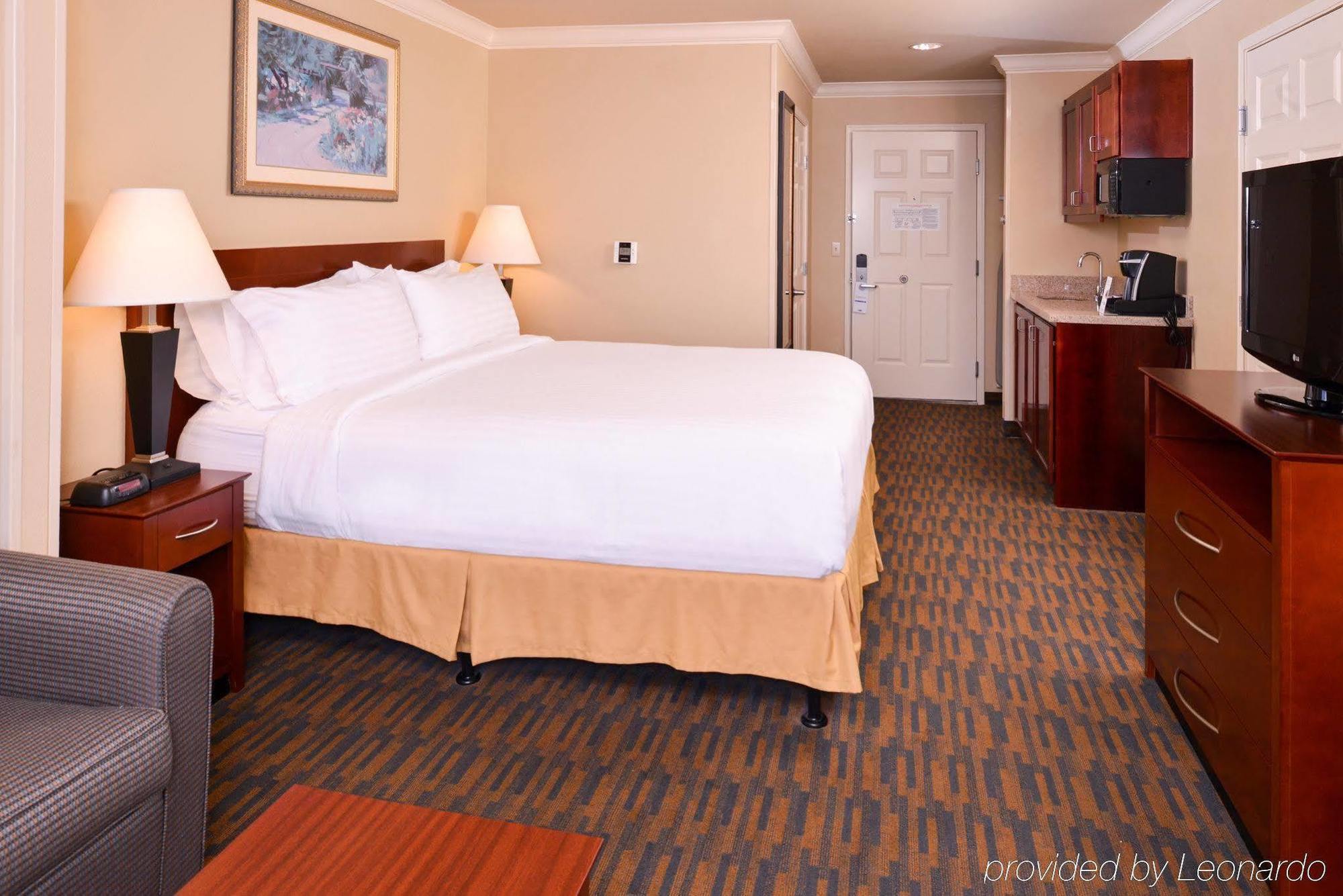 Holiday Inn Express & Suites Watsonville By Ihg Экстерьер фото