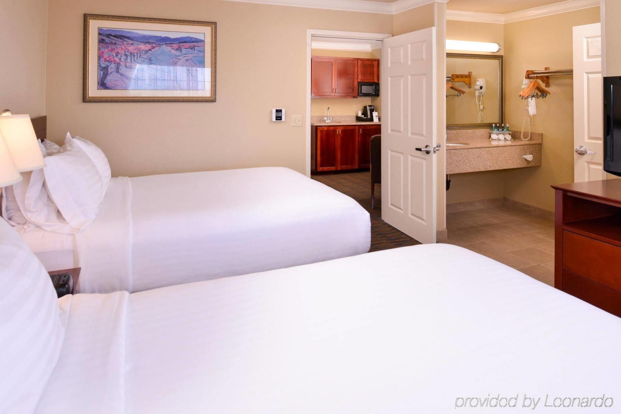Holiday Inn Express & Suites Watsonville By Ihg Экстерьер фото