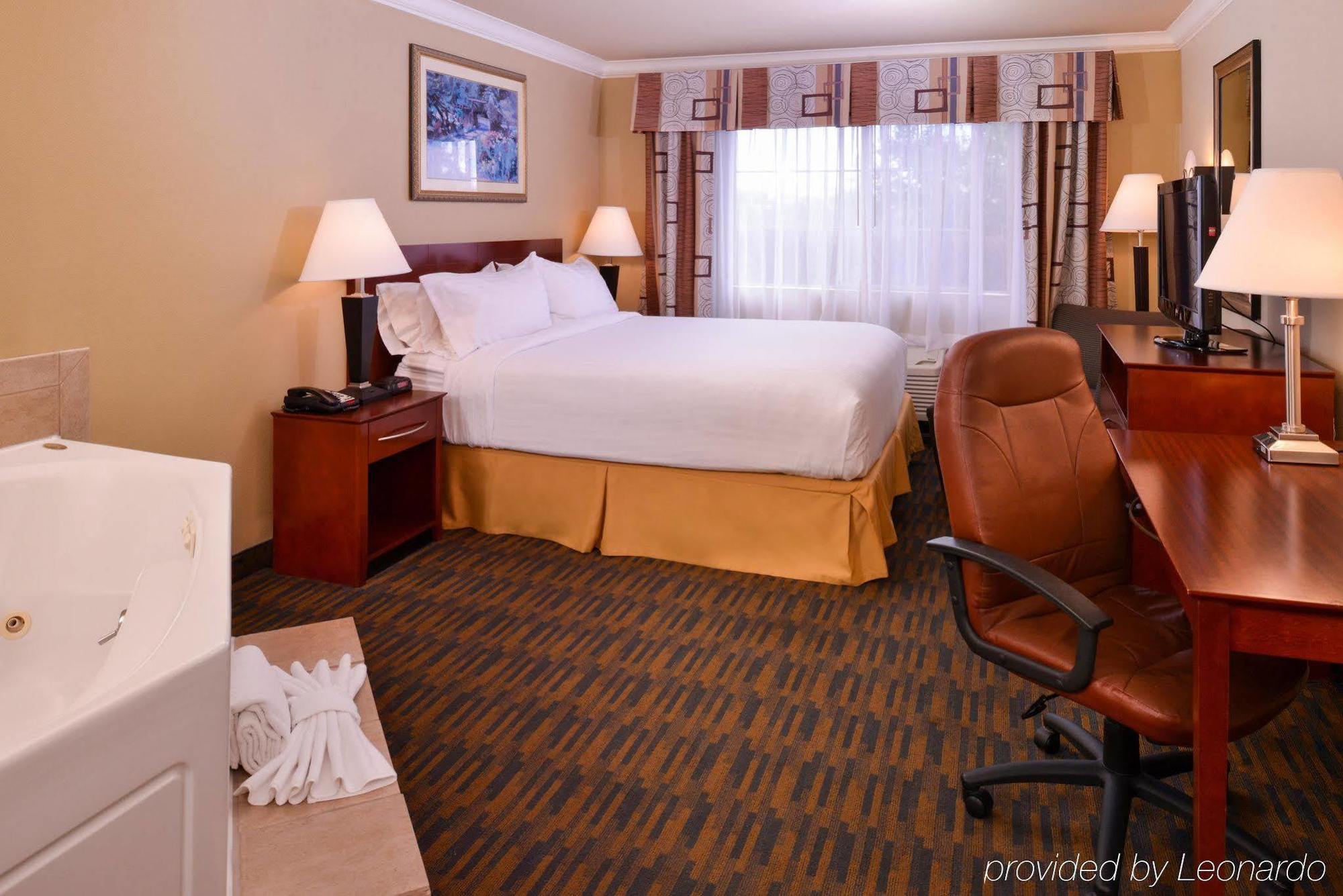 Holiday Inn Express & Suites Watsonville By Ihg Экстерьер фото