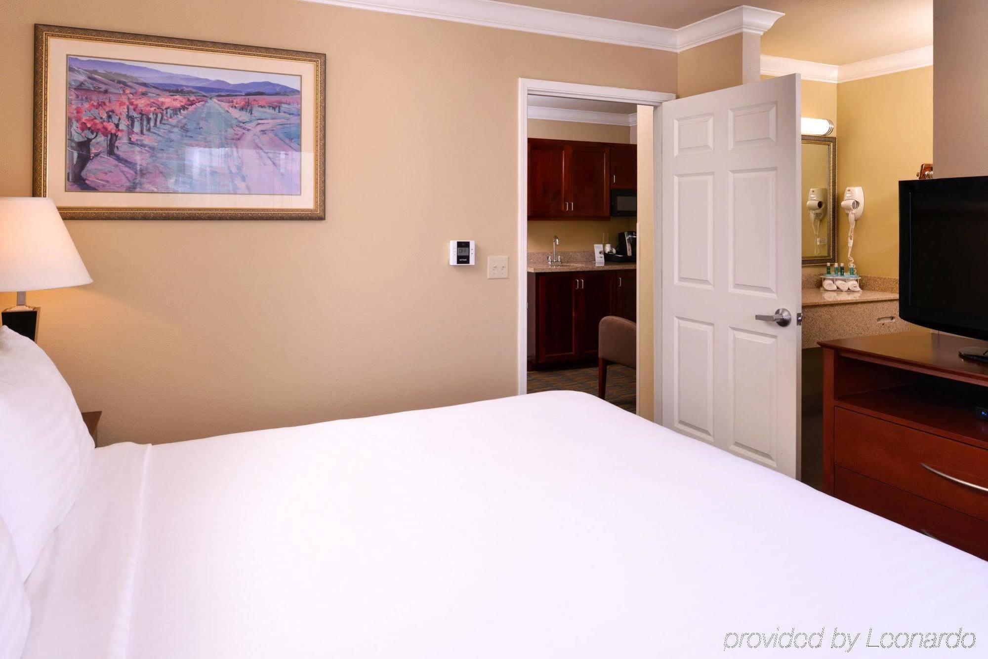 Holiday Inn Express & Suites Watsonville By Ihg Экстерьер фото